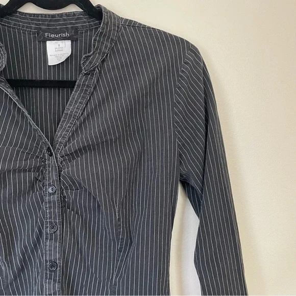 Fleurish | Black and White Pinstripe Button down | Size Small - Picture 5 of 11
